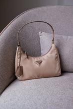 Load image into Gallery viewer, Re-Edition 2005 Nylon Bag